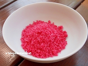 自家製赤梅酢で作る梅塩