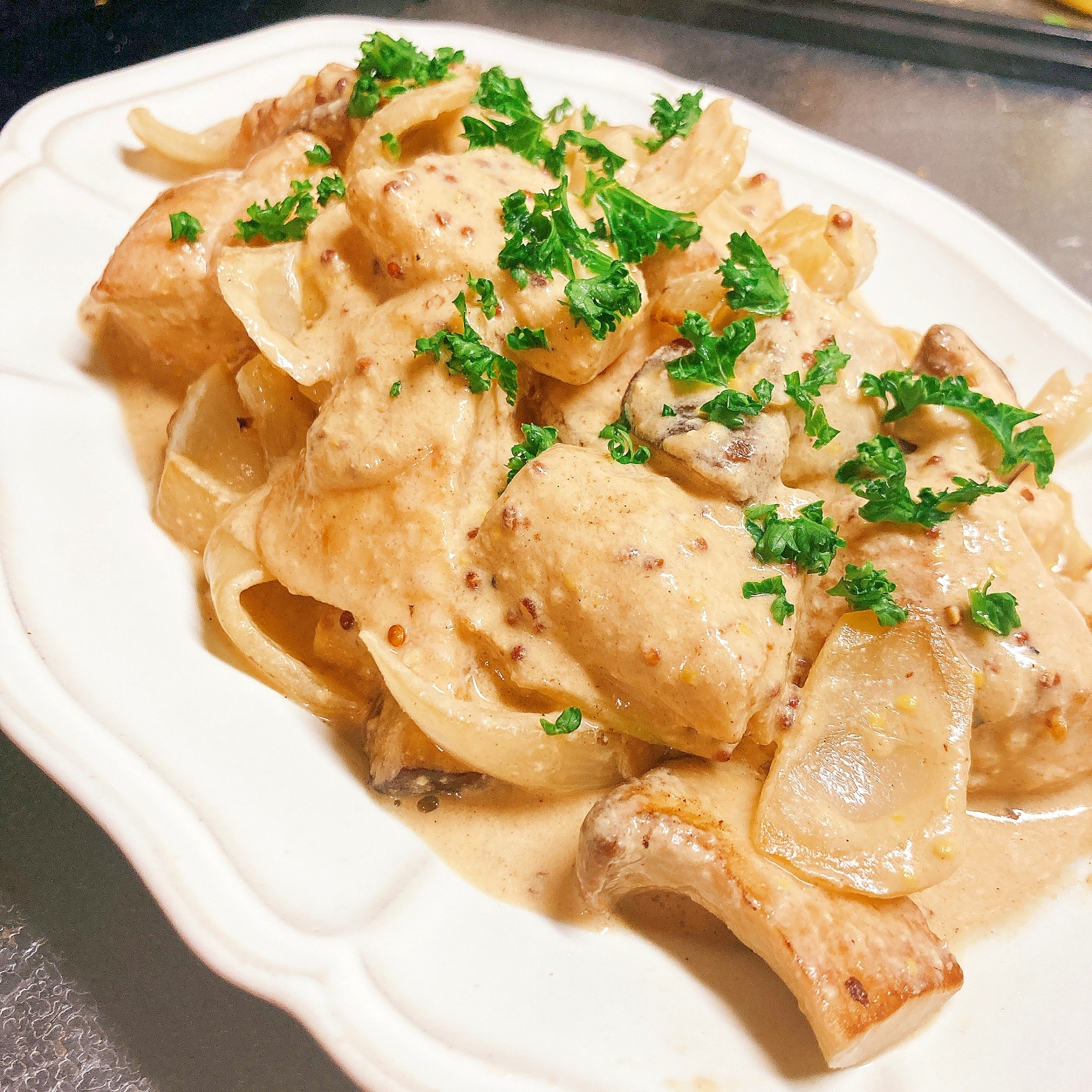 ビストロ風♡鶏肉ときのこのサワークリームソテー