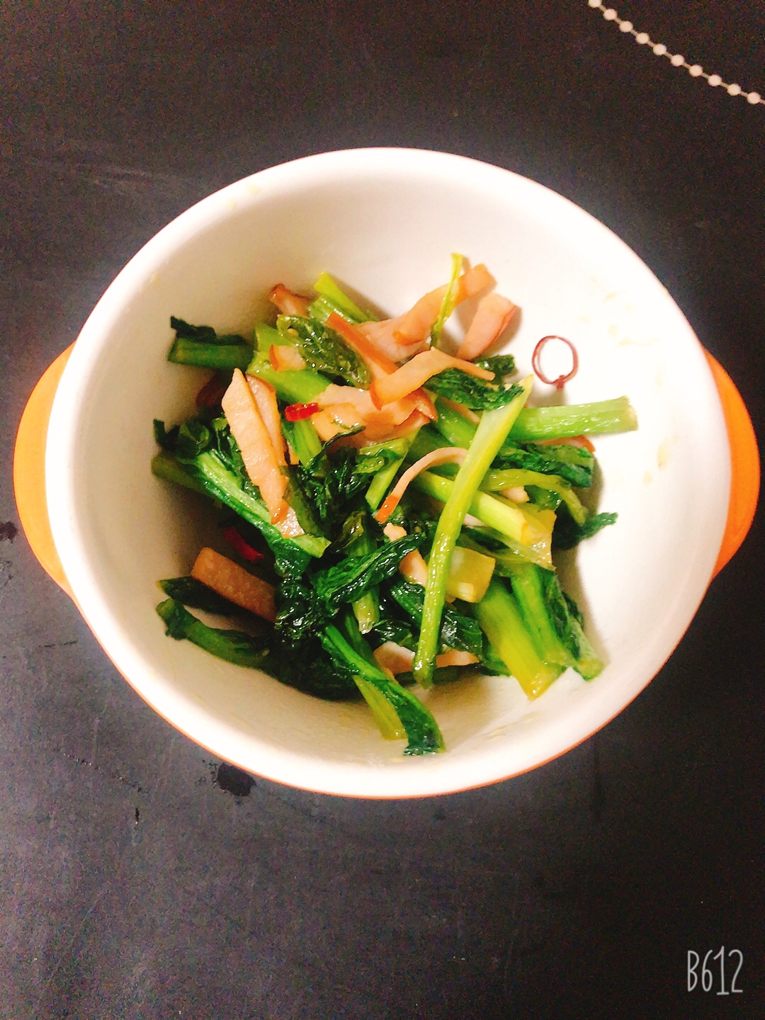 副菜 かぶの葉のペペロンチーノ風味 レシピ 作り方 By Emi S Kitchen 楽天レシピ