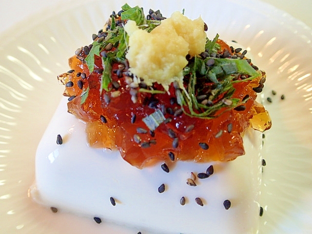 大葉やしょうがをのせたゆずポンジュレの冷奴