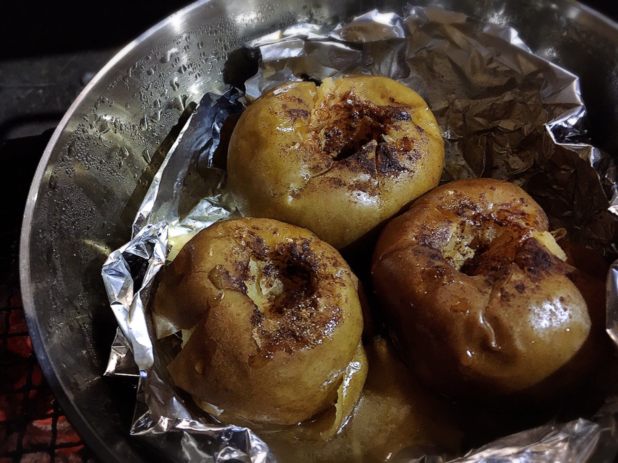 ダッチオーブンで 焼きりんご レシピ 作り方 By Atari13 楽天レシピ ダッチオーブンで 焼きりんご レシピ 作り方 By Atari13 楽天レシピ