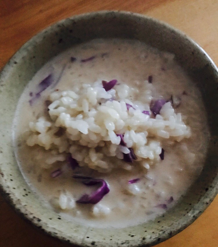 紫キャベツの豆乳味噌雑炊