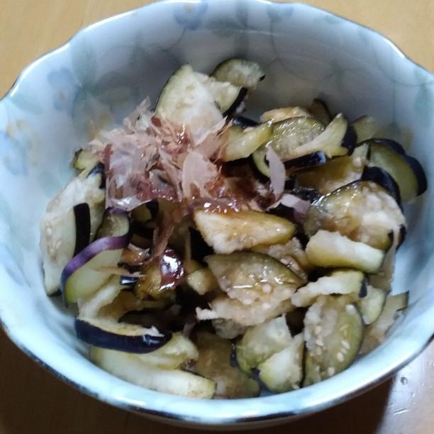 茄子のサッと炒め(生姜醤油・鰹節のせ)
