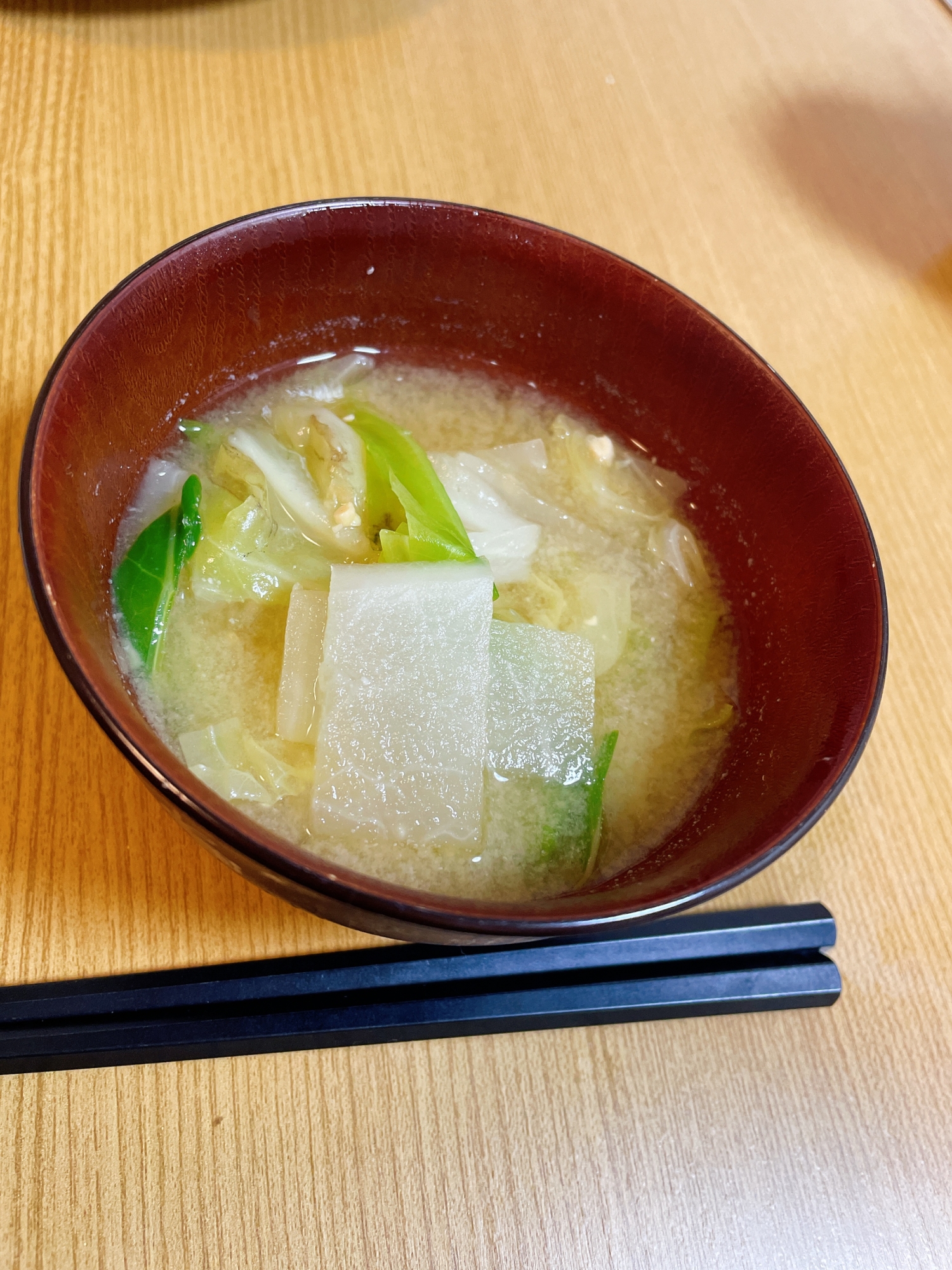 大根とキャベツの甘い味噌汁