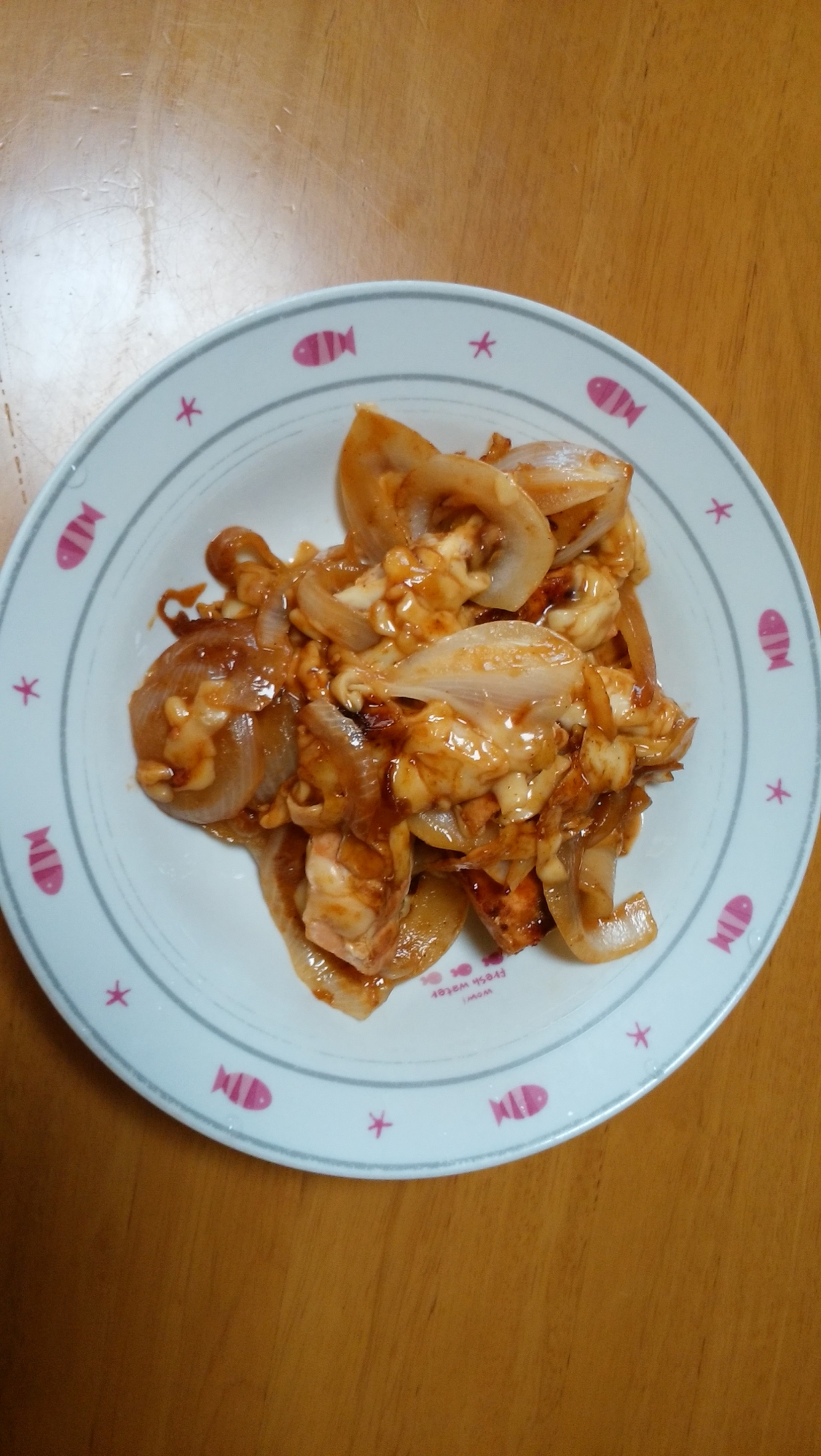 鮭と玉ねぎのソースチーズ炒め