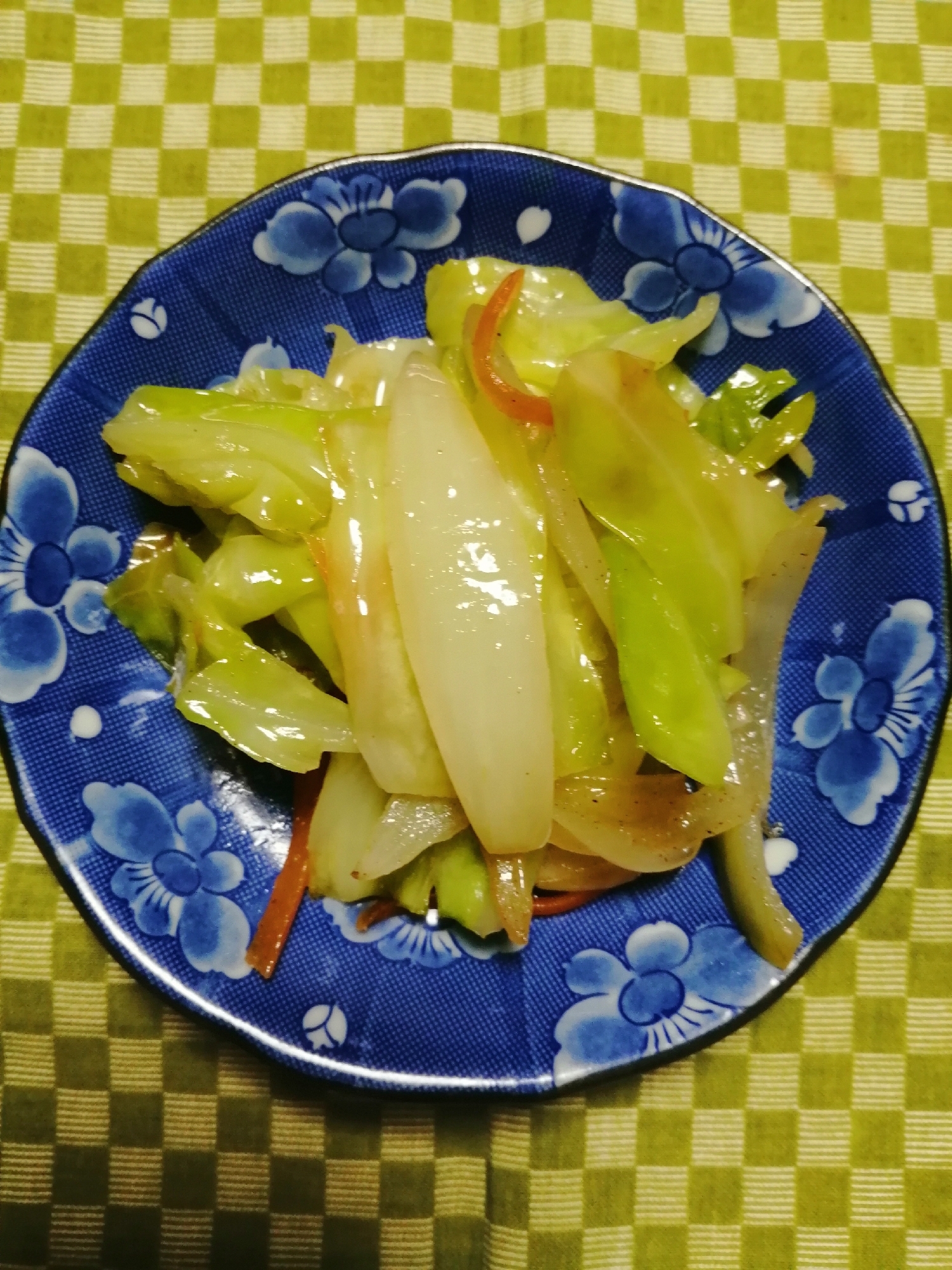 キャベツと玉ねぎと人参炒め