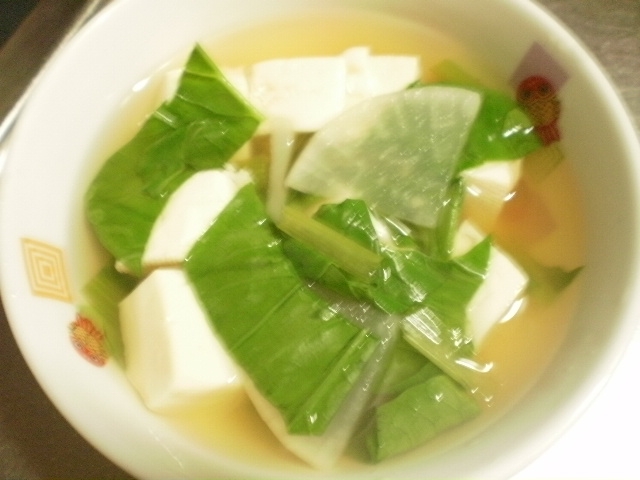 豆腐と小松菜、大根の簡単スープ
