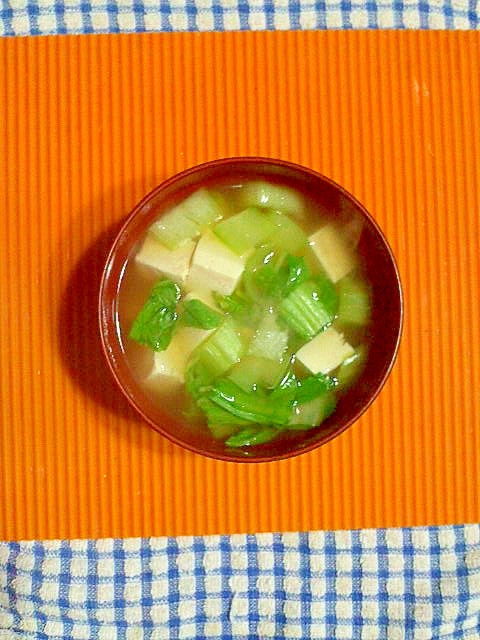 チンゲン菜と豆腐の味噌汁♪