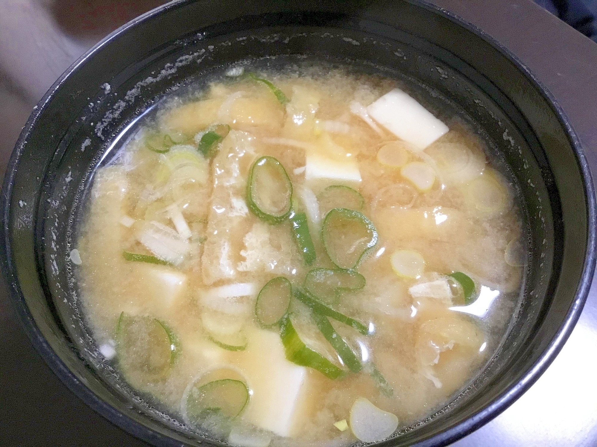 油揚げ・ネギ・豆腐の味噌汁