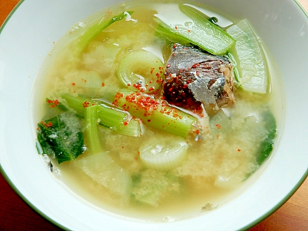 美味しい！男の手料理❤サバの水煮缶入り味噌汁♪