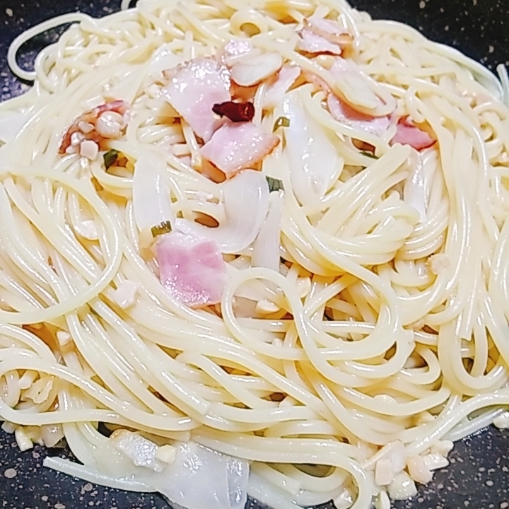 新玉葱とベーコンのパスタ