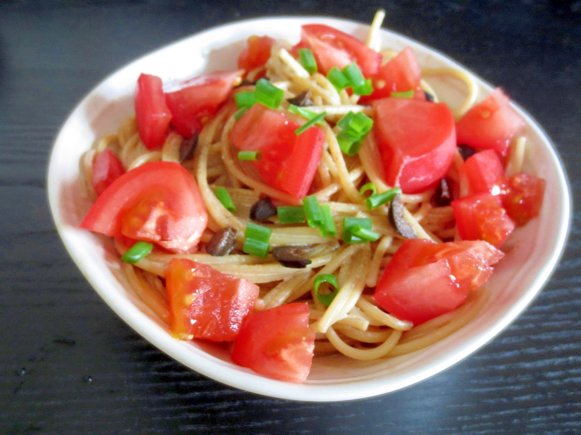 トマトとオリーブのパスタ