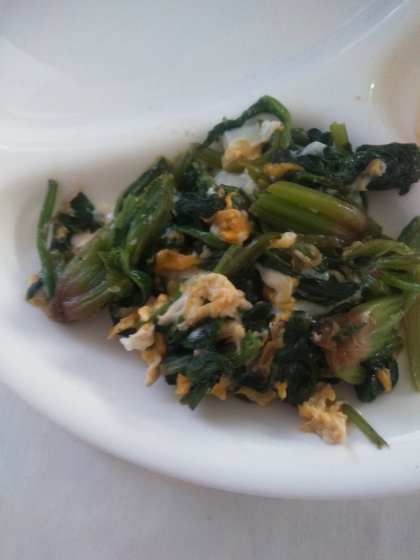 栄養満点♡小松菜と卵としらすのバターぽん酢炒め