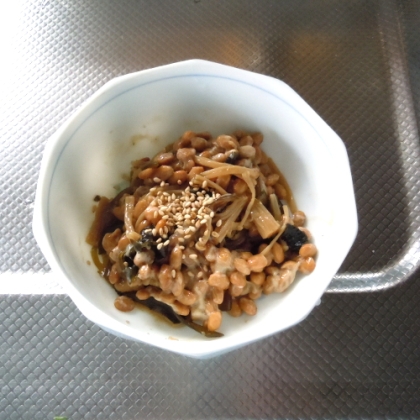 納豆に生姜と佃煮初めての組み合わせでしたが美味しかったです。
簡単で美味しいレシピごちそう様です。
