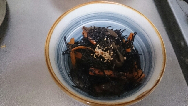 人参とこんにゃくのひじき煮
