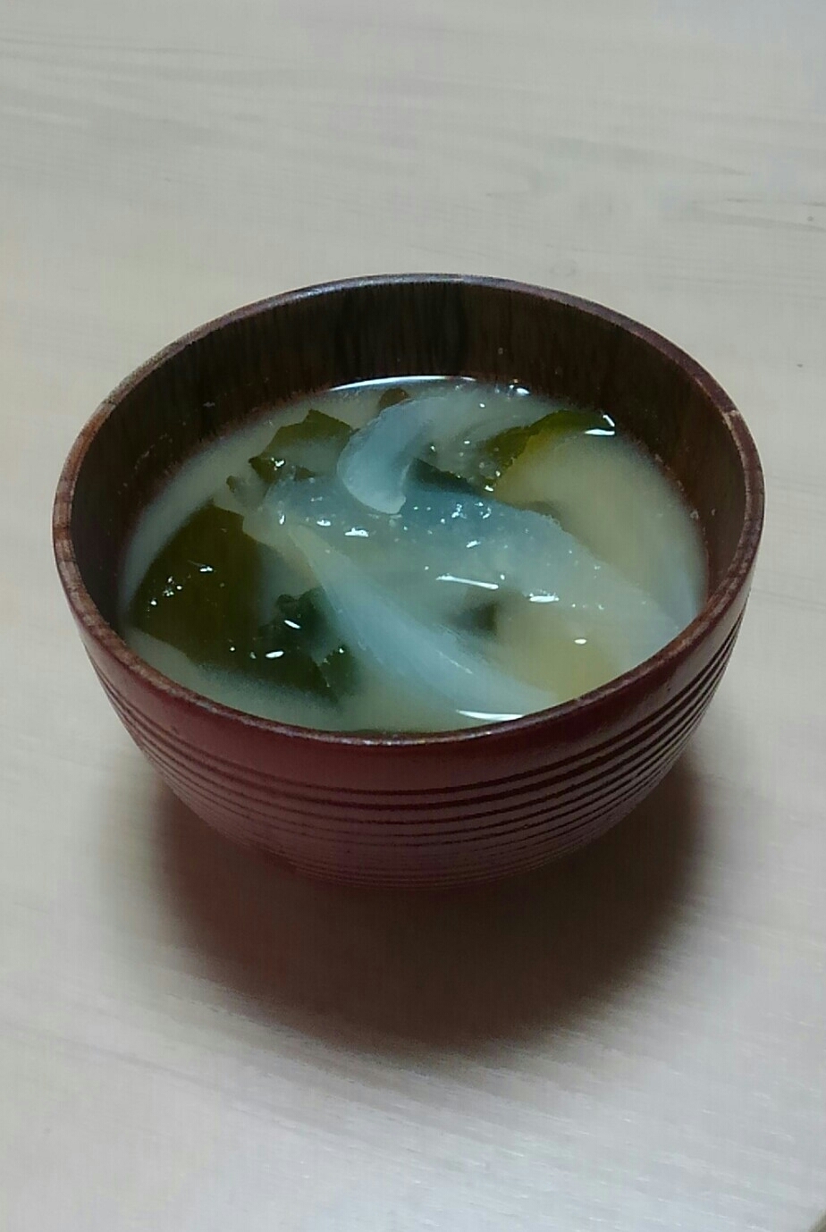 玉ねぎとワカメのお味噌汁