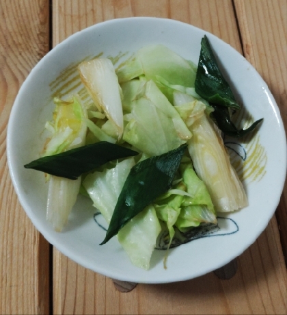 シンプルだけど美味しいキャベツ炒め♪（ネギ＆生姜）