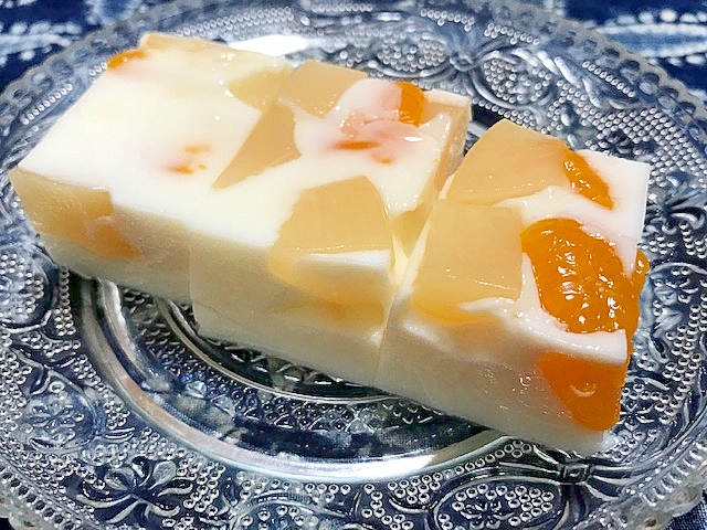 白桃とみかん入り牛乳寒天 レシピ 作り方 By けいちゃん０８８ 楽天レシピ