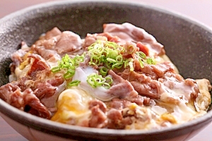 飛騨牛ととろ～りたまごのリッチな牛玉とじ丼