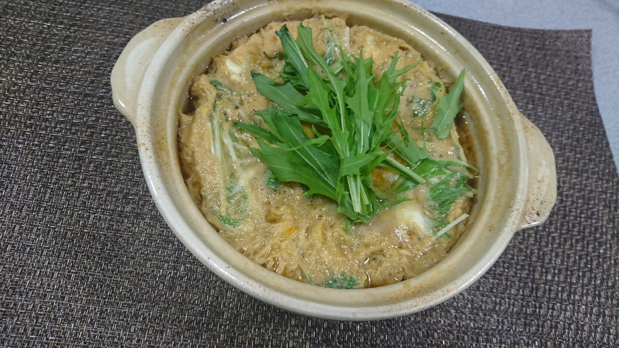 土鍋で作る！  「 鶏肉と水菜の卵とじ 」