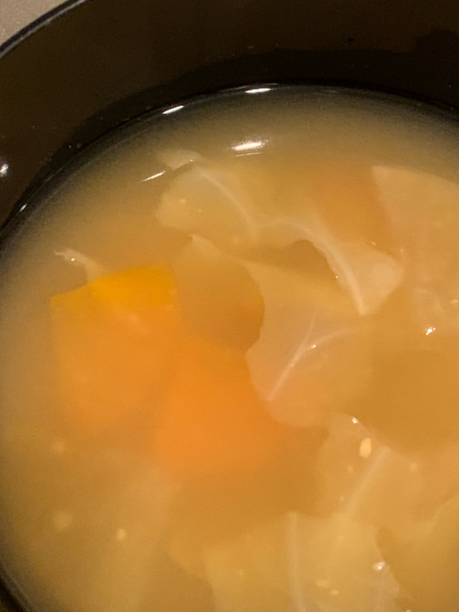 キャベツと大根、にんじん味噌汁