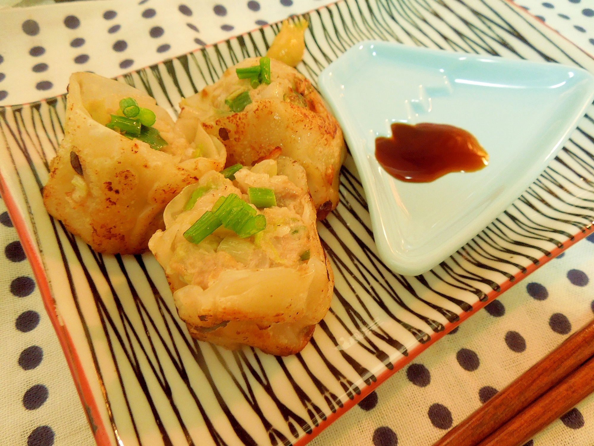 食べやすくて旨味たっぷり♪餃子シューマイ