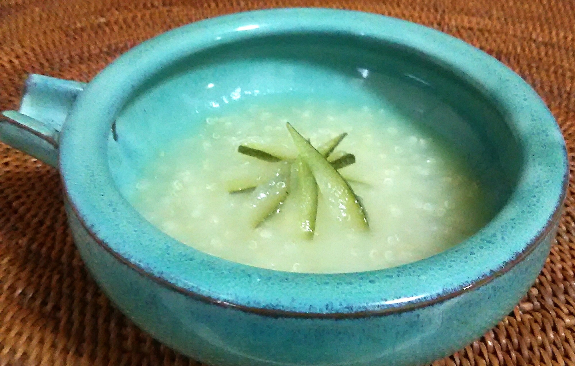 冬瓜と長寿の雑穀キヌアの冷製スープ