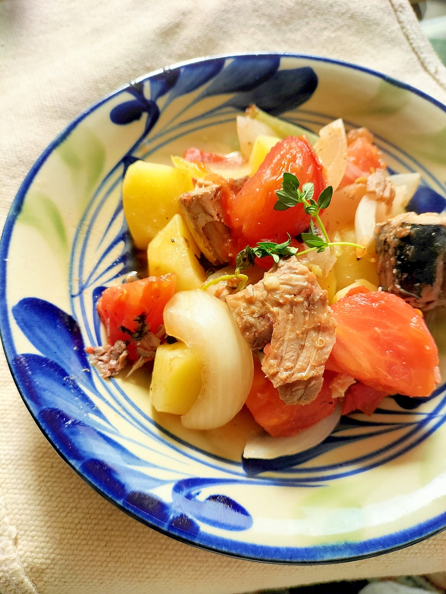 さばじゃがトマトのスパイスハーブ煮♪