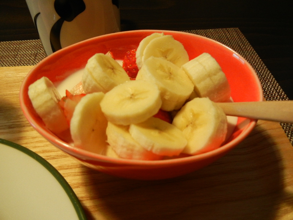 バナナとイチゴのメープルヨーグルト