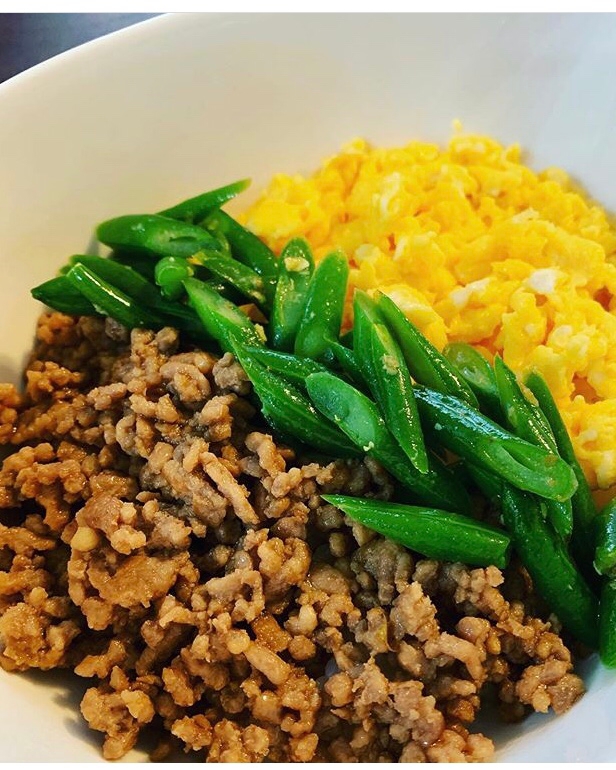 豚ひき肉でそぼろ丼♪♪(３色丼)