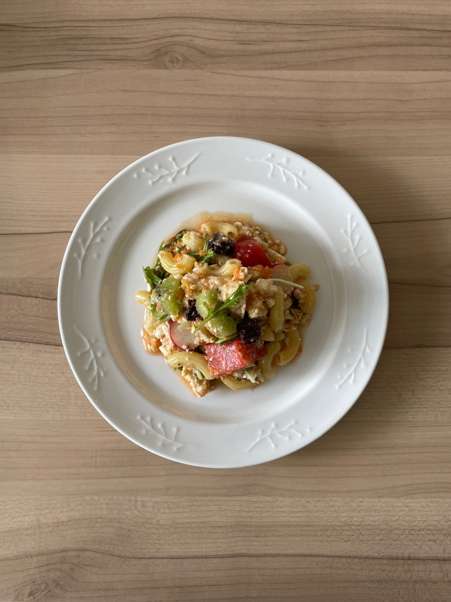 キウイとトマトの大葉マカロニ水菜サラダ