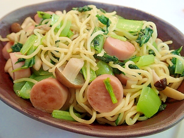 魚肉ソーセージと小松菜としめじの和風焼きそば♬