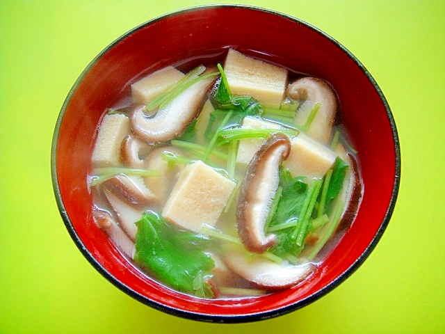高野豆腐と椎茸みつばのすまし汁