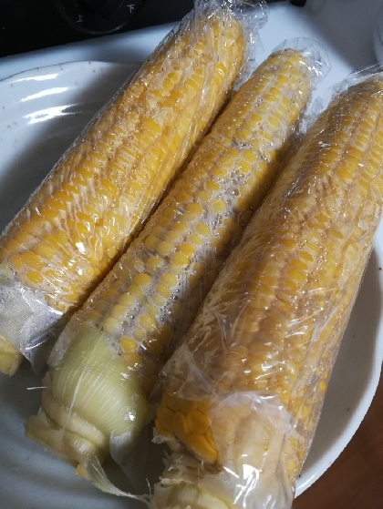 ぷりぷり！になる、とうもろこしの茹で方（レンジで）