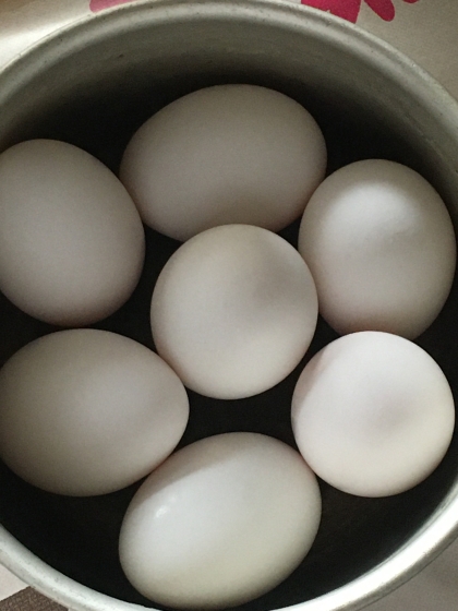 お鍋で水から茹でる茹で卵