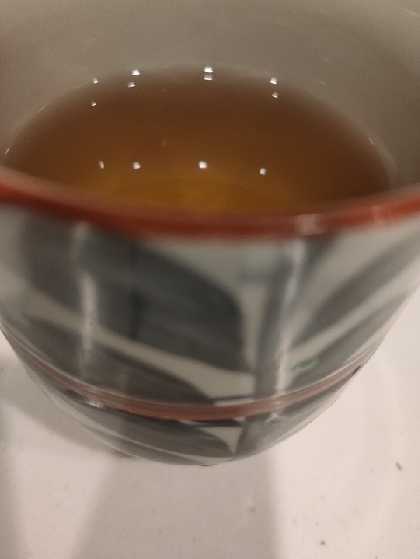 熱々で淹れた冷たいプーアル茶