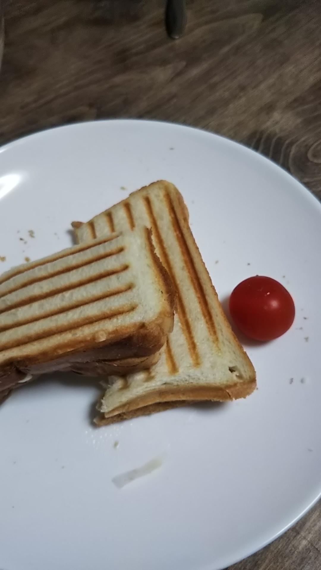 サラダチキンとネギマヨチーズのホットサンド