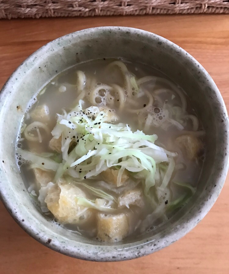 キャベツと油揚げのとんこつラーメン