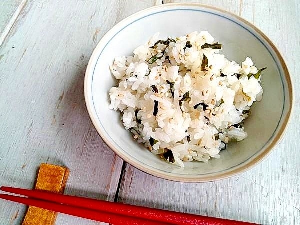 減塩】わかめの戻し汁で炊く♯混ぜ込むわかめご飯 レシピ