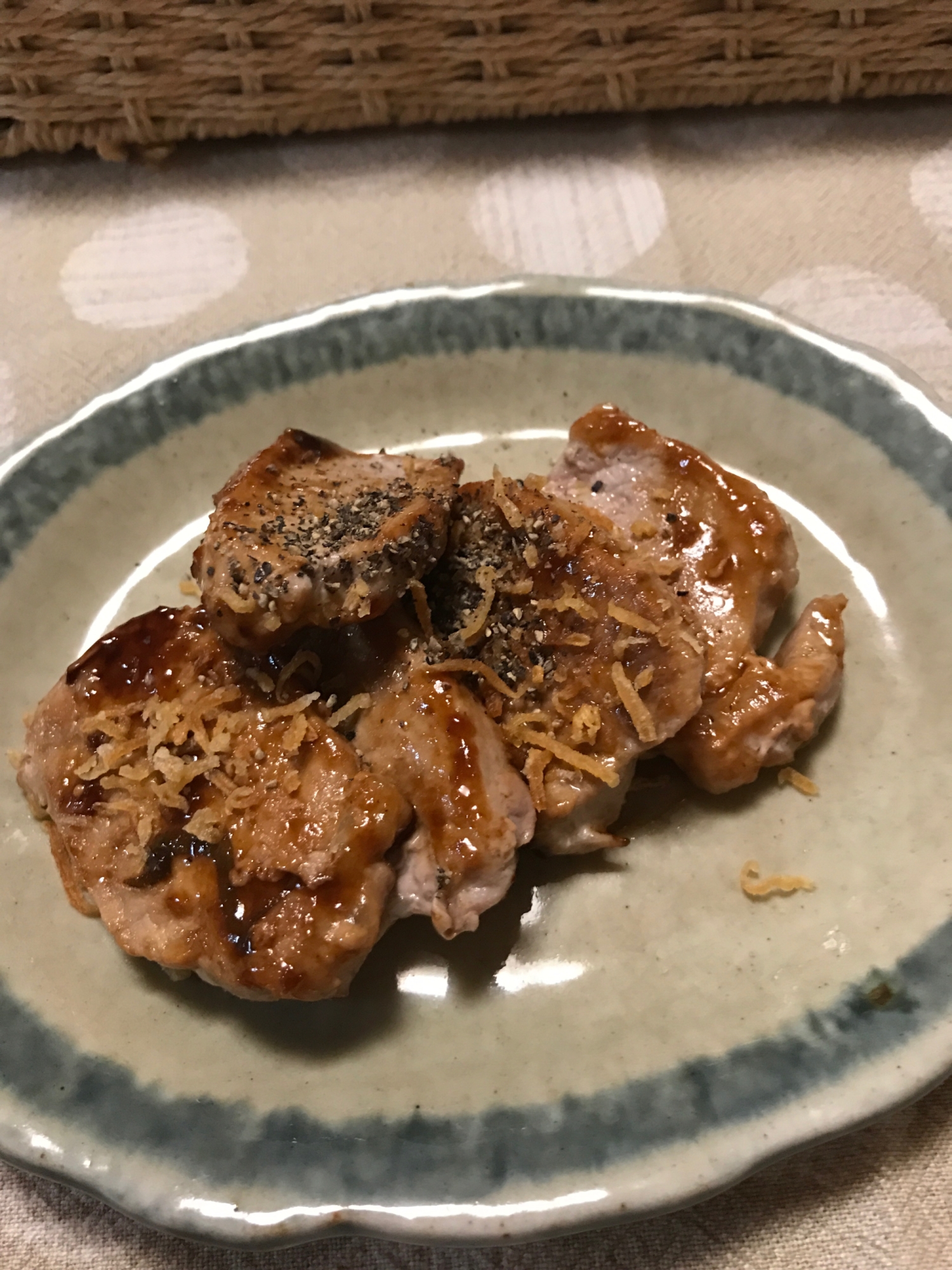 豚ひれ肉の甘辛炒めフライドオニオンがけ