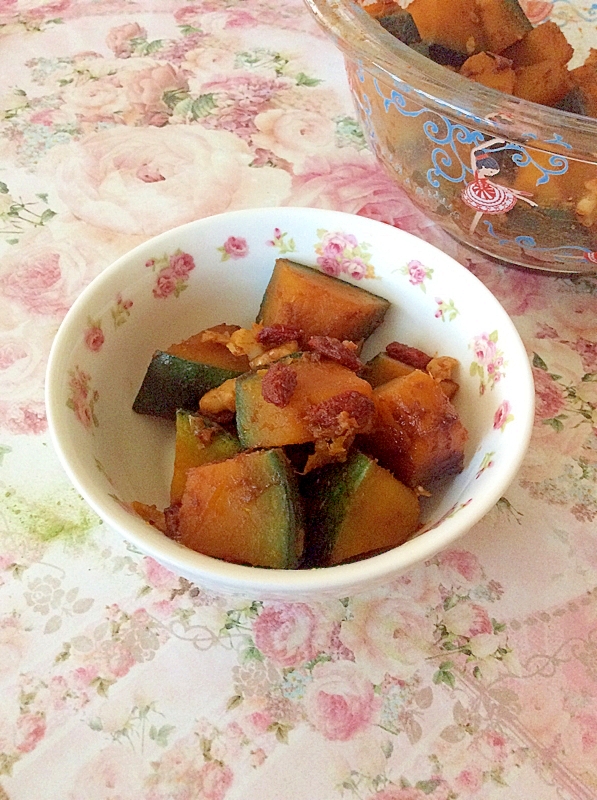 南瓜と胡桃とクコの実の甜麺醤和え♡