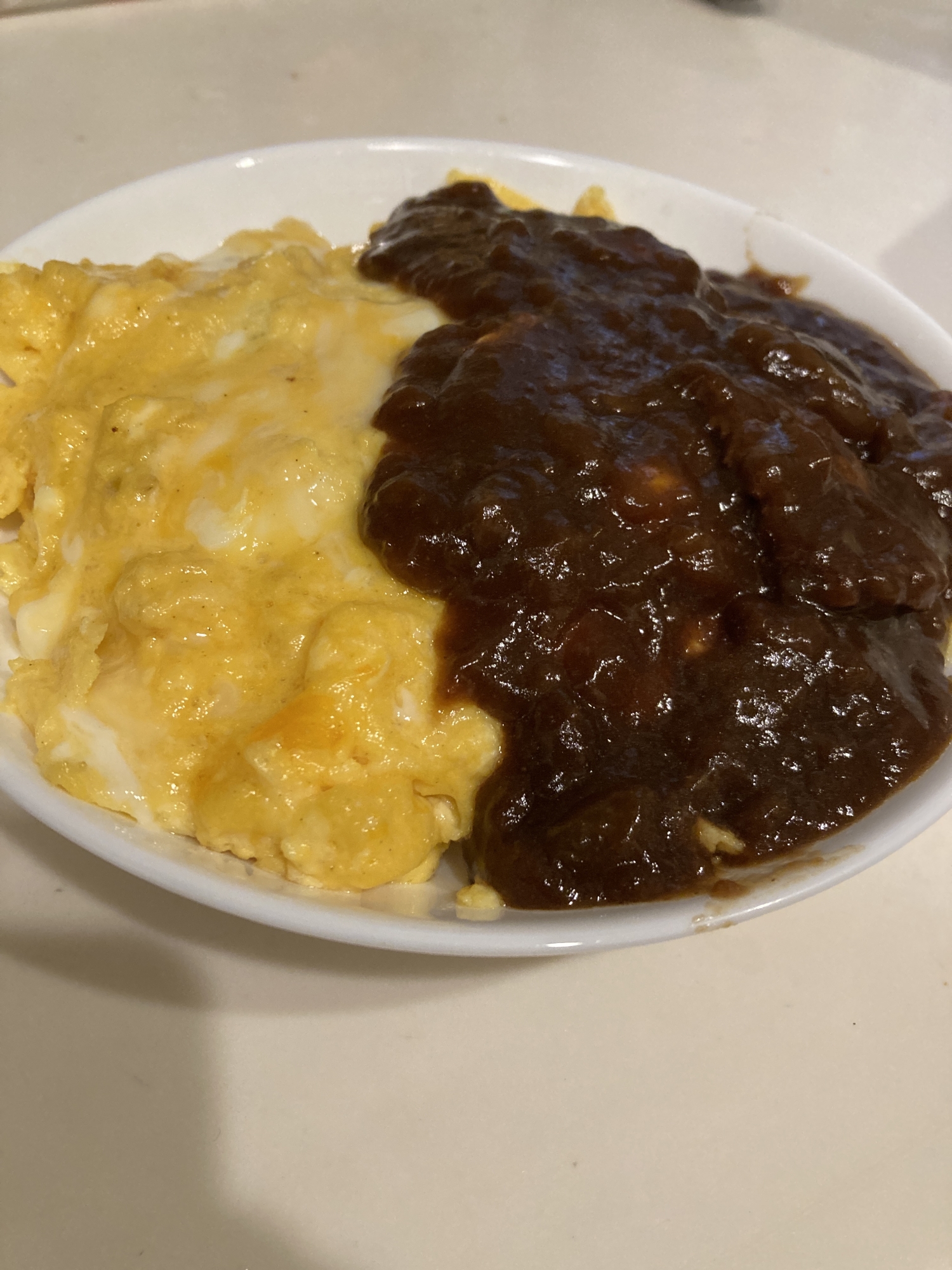 ビーフシチューオムライス