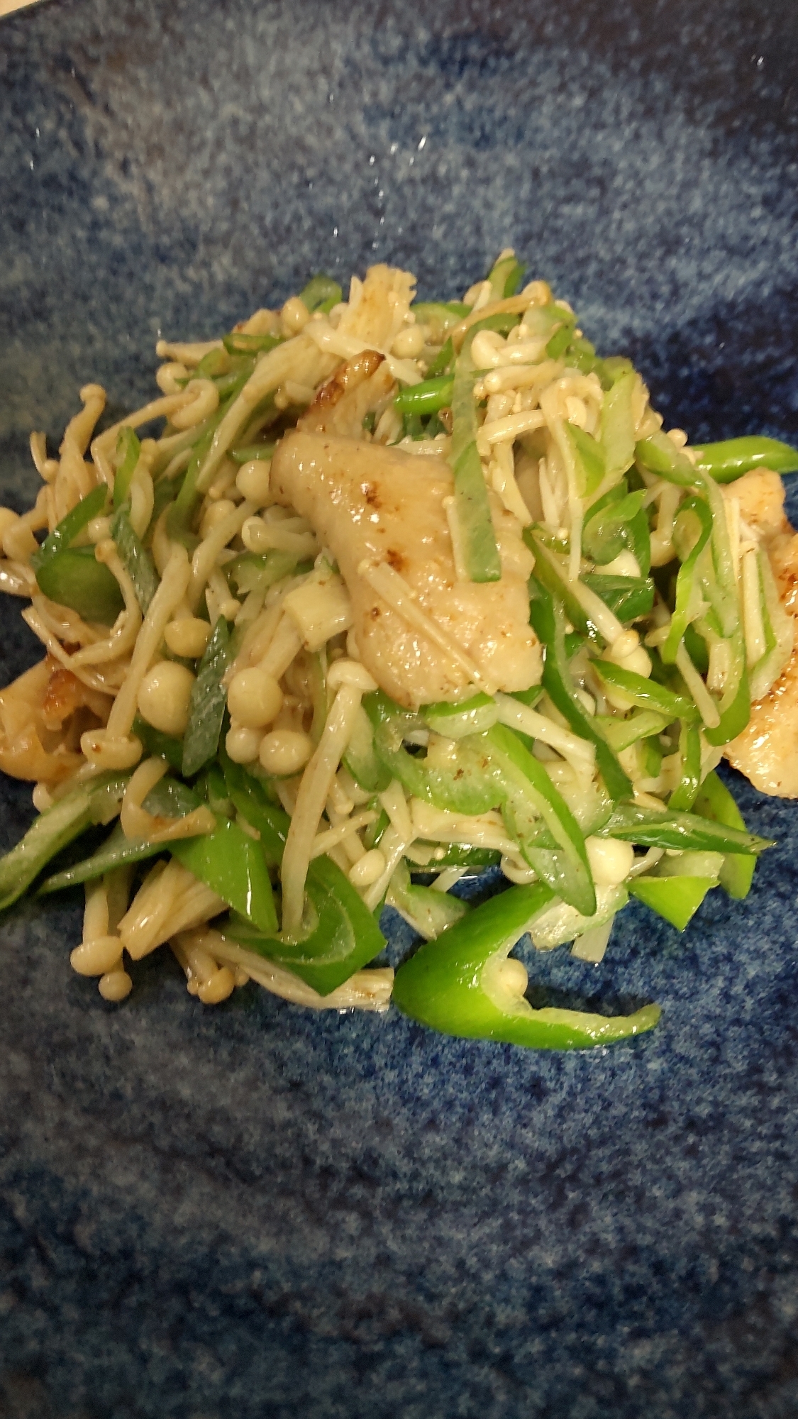 鶏皮とえのきと葱の炒めもの☆
