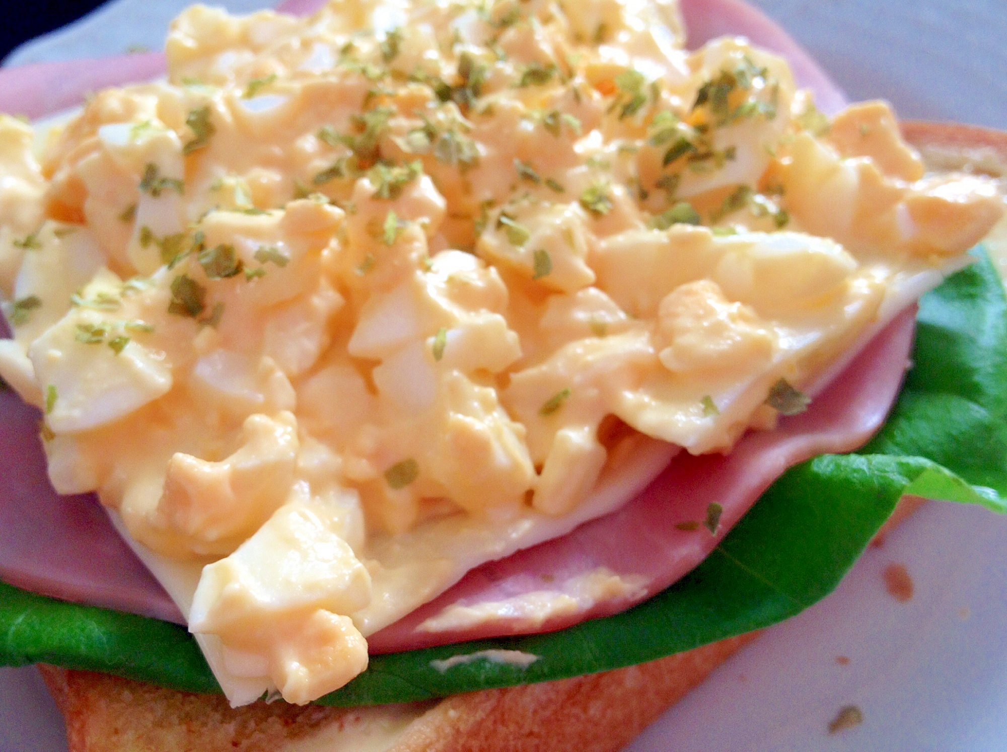 朝食に♪「卵ハムレタスのオープンサンドイッチ」