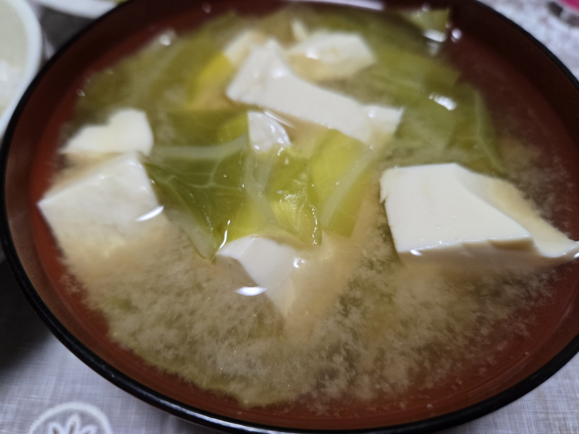 豆腐とキャベツとエリンギのお味噌汁
