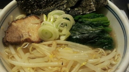 もやしなどありあわせの具を加えてみました。

豆乳でマイルドになりとっても美味しかったです。
ごちそうさまでした。