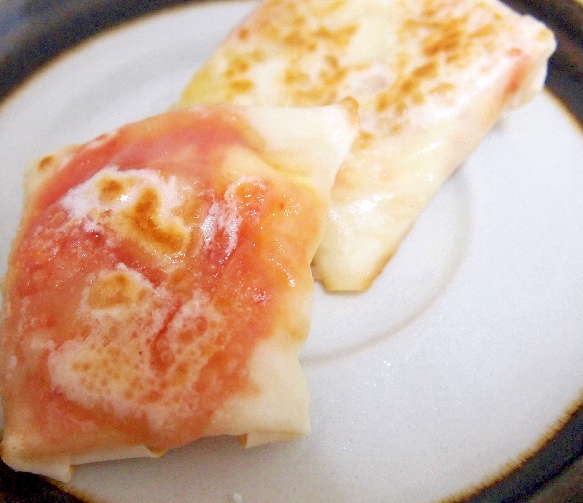 トマトとチーズの焼き春巻