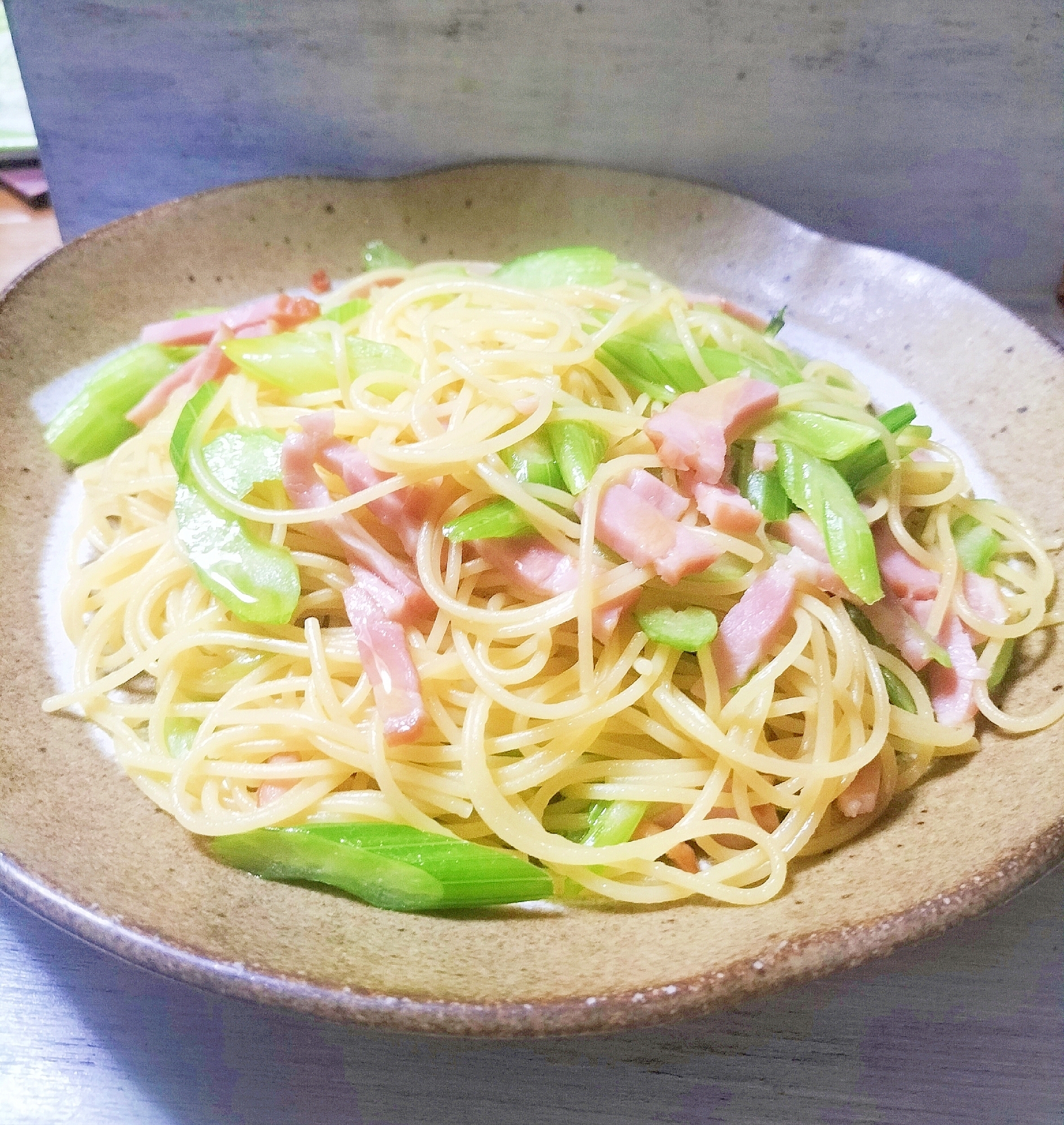 シャキシャキ新食感✨スティックセロリのパスタ