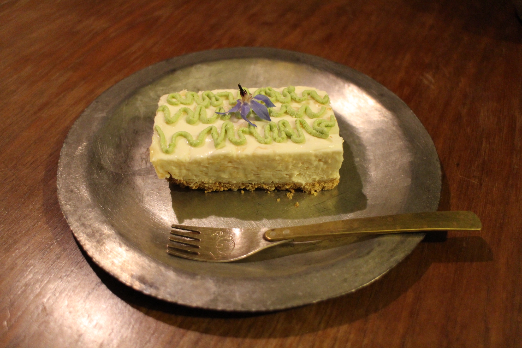 ビスケット生地から作る柑橘ジャムのレアチーズケーキ