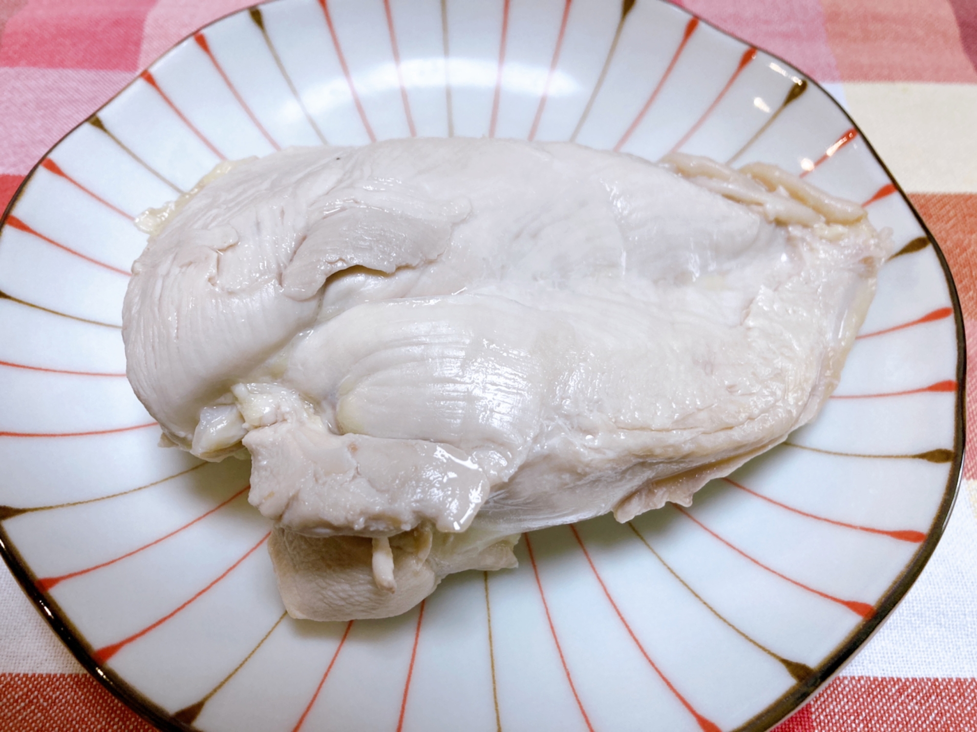 簡単‼節約‼鶏むね肉でしっとりやわらか茹で鶏♡